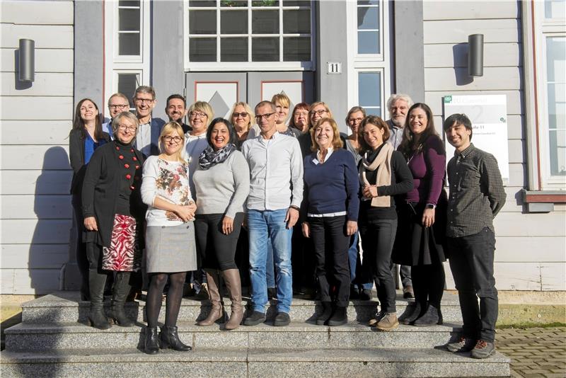 Teilnehmer und Organisatoren der „Teaching Staff Exchange Week“ zum Thema Deutsch als Fremdsprache vor dem IZC.  Foto: Abel