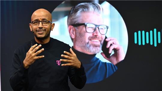 Telekom-Technologievorstand Abdu Mudesir möchte bald loslegen mit dem KI-Assistenten.