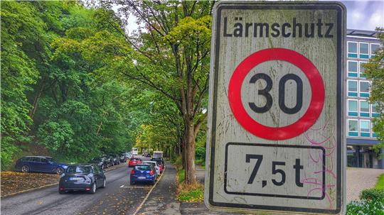 Tempo 30 für alle, nicht nur für Lkw, fordern Anwohner der Rammelsberger Straße.