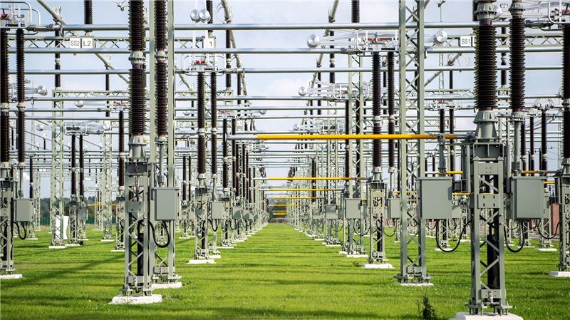 Tennet und die Jade Hochschule untersuchen, wie etwa Drohnen bei der Wartung und Reparatur von Stromnetzen und Umspannwerken helfen können. (Symbolbild)