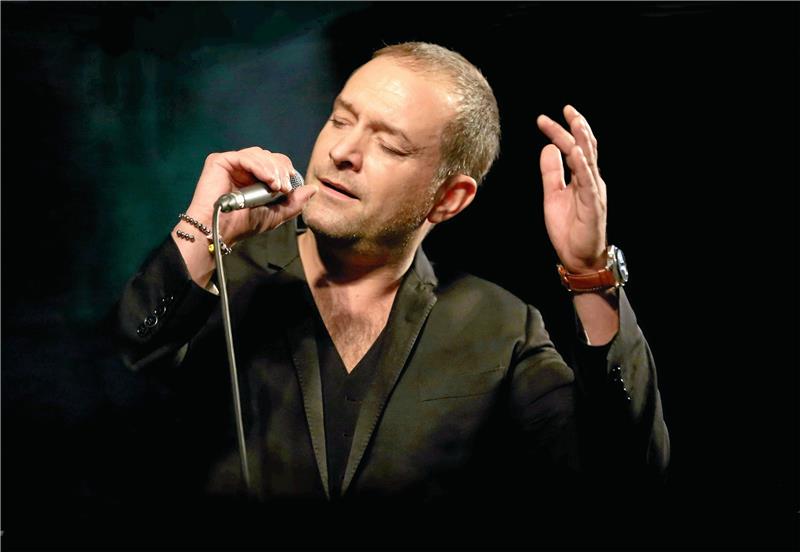 Tenor Björn Casapietra kommt in die Osteroder Marktkirche Tenor Björn Casapietra möchte die Zuhörer mit seiner Musik verzaubern. Foto: Privat