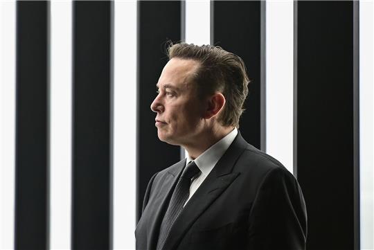 Tesla-Chef Elon Musk bei der Eröffnung seiner Giga-Fabrik in Brandenburg.