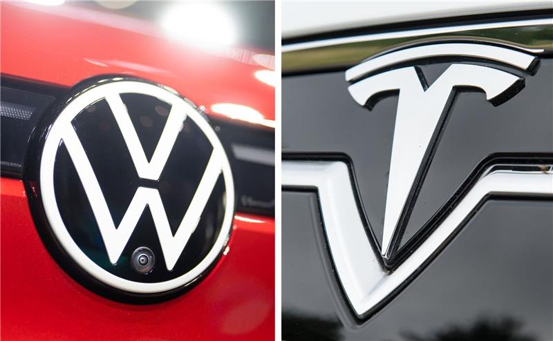 Tesla hat auf dem deutschen Elektroautomarkt im ersten Halbjahr 2023 zwar erneut die Nase vorne, doch Platzhirsch VW holt auf.