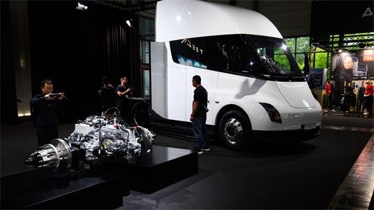 Tesla stellte den Elektro-Sattelschlepper bereits 2017 vor. (Archivbild)
