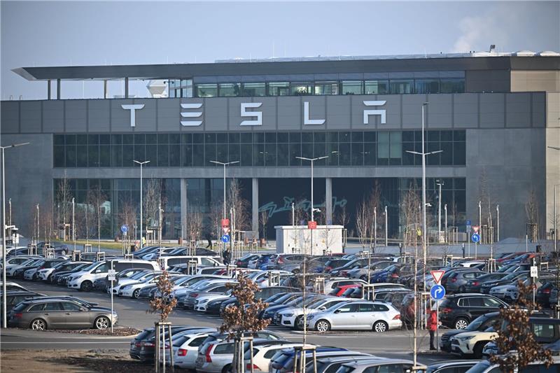 Tesla wählt Betriebsrat - IG Metall will Tarifvertrag Tesla wendet sich gegen einen Tarifvertrag.