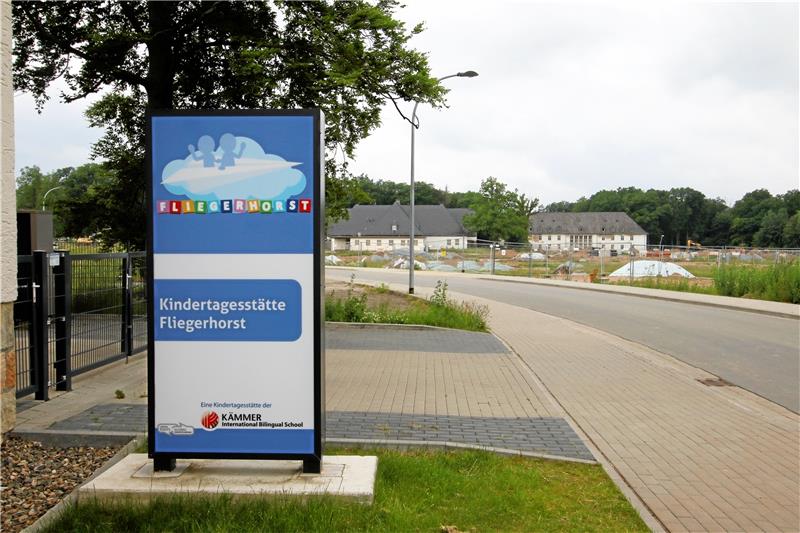 Teures Außengelände: Obwohl beim Mobiliar fast 67.000 Euro gespart wird, zahlt die Oskar Kämmer Bilingual School beim Gestalten der Spielfläche kräftig drauf. Seit dem Jahreswechsel hat das Areal einen neuen Eigentümer. In das Vertragsverhältnis zwischen Vermieter und Träger will die Politik sich nicht einmischen.  Foto: Epping