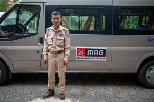 Thai Van Ninh arbeitet seit 2015 für MAG. Als er sechs Jahre alt war, wurde sein 12-jähriger Bruder auf dem Heimweg von der Schule durch nicht explodierte Sprengkörper getötet.