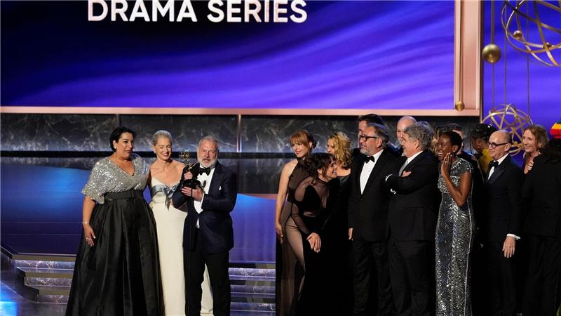 Hollywood feiert sich selbst: Emmy-Abräumer „The Studio“ „The Pitt“ ist der Überraschungssieger als beste Dramaserie des Jahres – und noch ohne deutschen Sendeplatz.