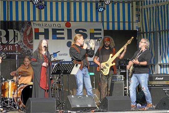 The Rock Mining Company, hier 2021 beim Picknickkonzert an der Brockenwegschanze, bestreitet dieses Jahr den Auftakt der Konzerte und Veranstaltungen am Museumsufer, die jeden Freitag zum Start ins Wochenende einladen.  Archivfoto: Schlegel