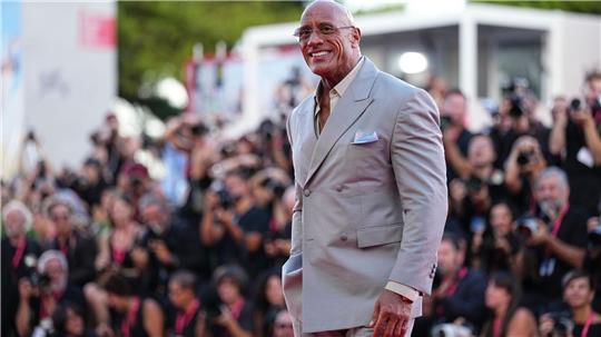 „The Rock“ vor dem Festivalpalast.