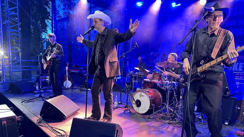 Party, Tanz, Gesang – zwei Tage Programm im Harzburger Badepark The Twang, die Großstadt-Cowboys aus Braunschweig, rocken am Freitagabend beim Open-Air des Kulturklubs zuerst die Bühne.
