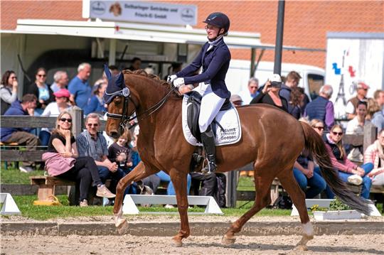 Thia-Sophie Becker vom RV Liebenburg mit ihrer Stute Floris Princess bei der S-Dressur.  Fotos: Drechsler