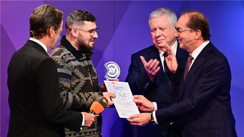 Thomas Köpplin (zweiter von links) aus Schweinfurt wurde geehrt. 