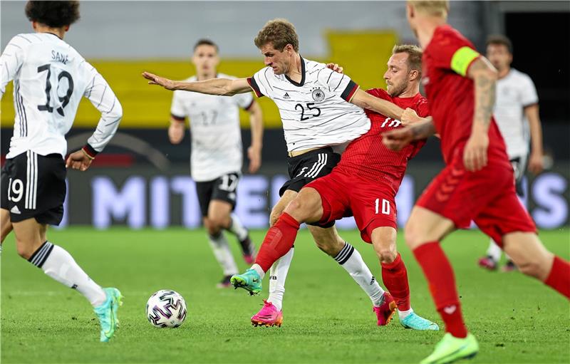 Thomas Müller (Mitte) gehört wieder zum Aufgebot der deutschen Nationalmannschaft. Für das Team von Bundestrainer Joachim Löw beginnt das Turnier am 15. Juni.  Foto: Christian Charisius