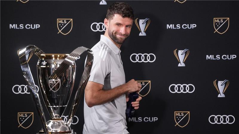 Thomas Müller hat den MLS-Cup im Blick.