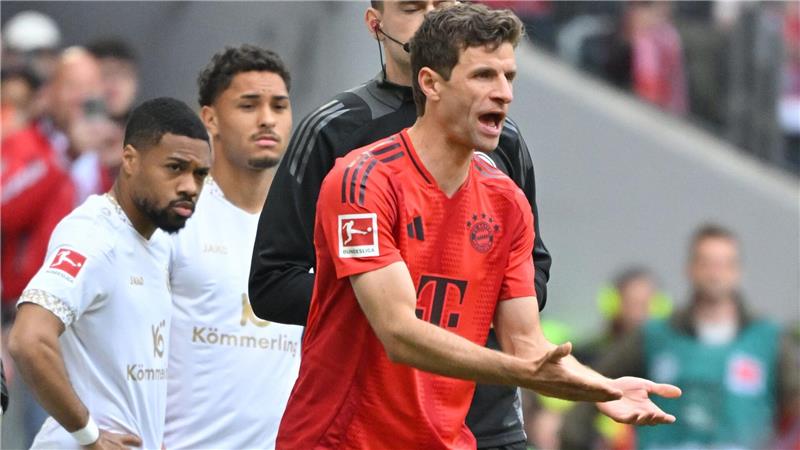 Müllers 500-Spiele-Meilenstein und „ganz viele Gerüchte“ Thomas Müller musste bis zur 84. Minute auf seinen 500. Liga-Einsatz warten.