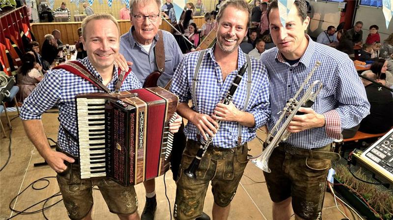 Thomas Niebaum (v.l.), Werner Sturm, Julian Pfarr und Markus Bause haben sich als die „Frisch Gzapften“ zusammengefunden.