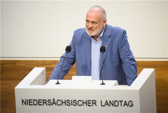 Thorsten Paul Moriße (AfD) spricht im niedersächsischen Landtag.