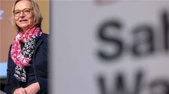 Thüringens BSW-Chefin Katja Wolf betonte bei einer Mitgliederversammlung in Ilmenau ihre inhaltliche Nähe zur Parteigründerin Sahra Wagenknecht. 