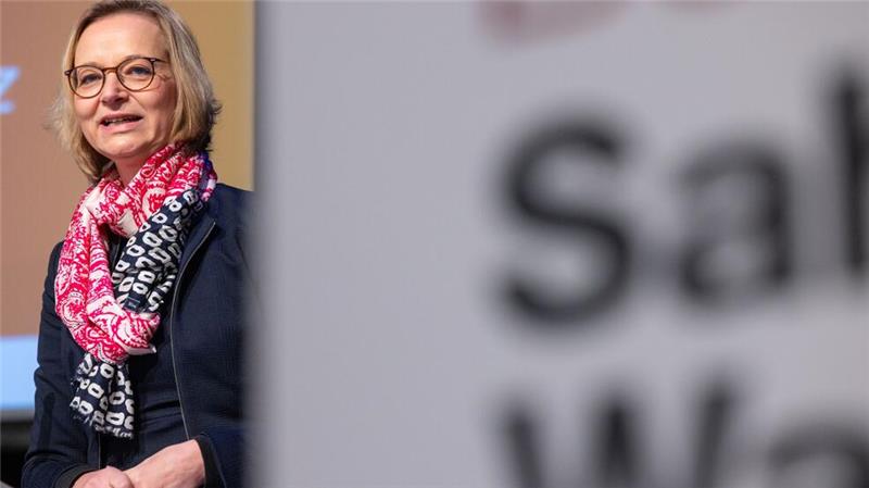 Thüringens BSW-Chefin Katja Wolf betonte bei einer Mitgliederversammlung in Ilmenau ihre inhaltliche Nähe zur Parteigründerin Sahra Wagenknecht. 