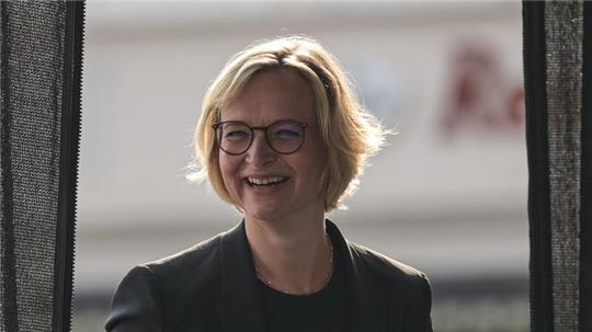 Thüringens BSW-Chefin Katja Wolf sieht kein Problem darin, wenn sich Sahra Wagenknecht in mögliche Koalitionsverhandlungen einbringt.