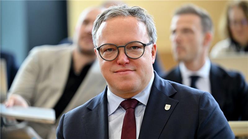 Thüringens Ministerpräsident Mario Voigt (CDU) hat ein konstruktives Misstrauensvotum überstanden. 