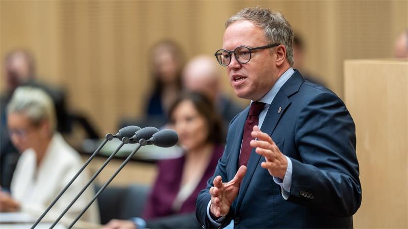 Thüringens Ministerpräsident Mario Voigt ist mit einem Widerspruch gegen die Aberkennung seines Doktortitels gescheitert. (Archivbild)