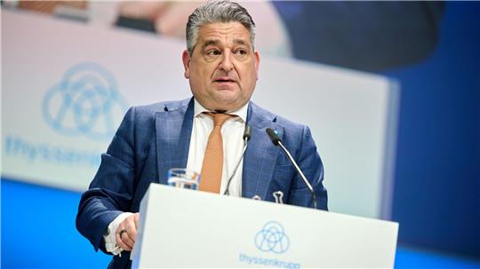 Thyssenkrupp-Chef López wirbt bei den Aktionärinnen und Aktionären für die neue Unternehmensstrategie „Aces 2030“.