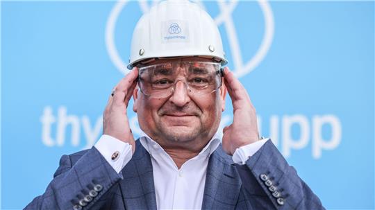 Thyssenkrupp will ein Kaufangebot des indischen Stahlherstellers Jindal Steel für die Stahlsparte intensiv prüfen. (Archivbild)