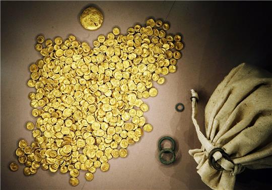 Tief im Boden eingelassen wird im Kelten- und Römermuseum in Manching bei Ingolstadt der keltische Goldschatz ausgestellt.