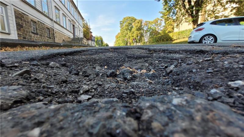 Diese Oberharzer Straße ist in den nächsten Monaten gesperrt Tiefe Löcher durchziehen die Marktstraße.