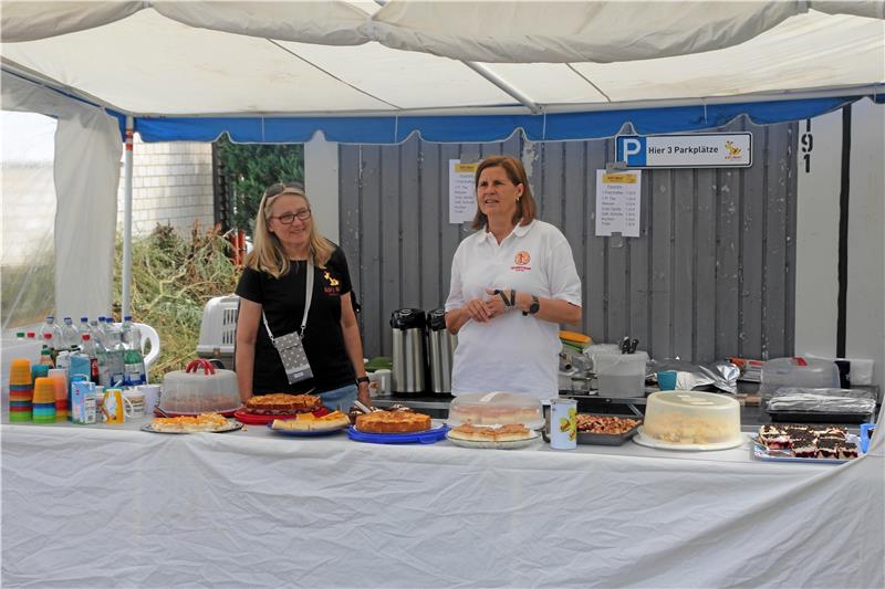 Tierheim Eckertal, Sommerfest, Flohmarkt, Info-Stand von Nabu und BUND, Gegrilltes und Gebackenes, Kuchen