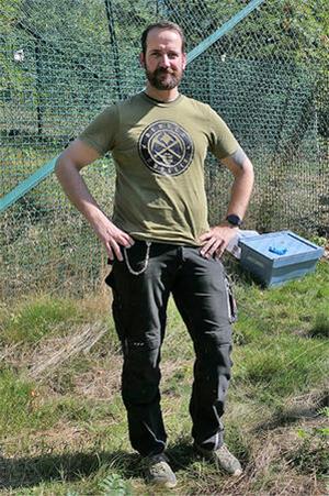Tierpfleger Paul Bridge unterstützt das Zuchtprogramm am Luchsgehege mit seiner Expertise.