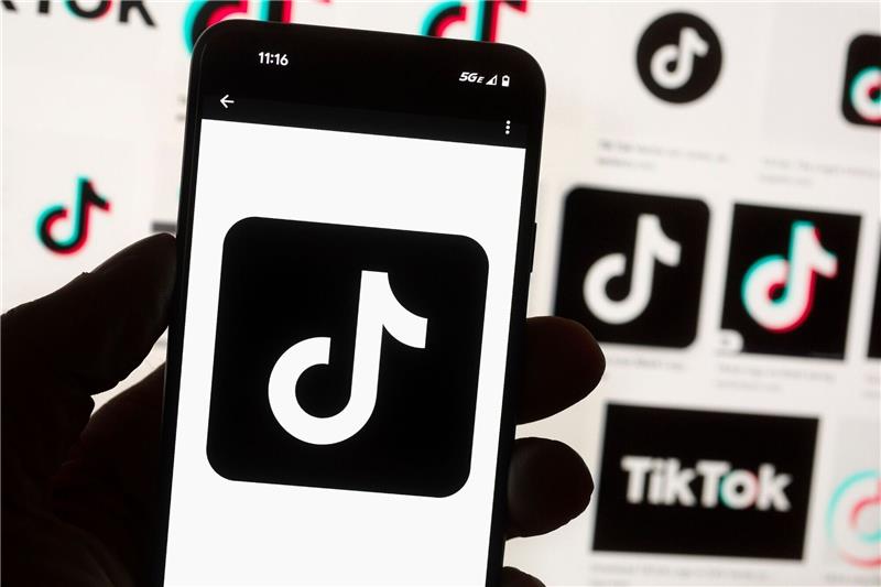 Verfassungsschutz warnt vor Tiktok-Risiken Tiktok ist mit mehr als einer Milliarde Nutzern weltweit die einzige im Westen erfolgreiche Online-Plattform, die nicht aus den USA stammt.