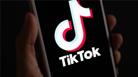 Tiktok soll jetzt für Mitschnitte von Konzerten eine Vergütung an die Veranstalter zahlen.