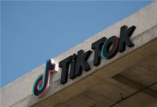 Tiktok weist Bedenken stets zurück und betont, man sehe sich nicht als Tochter eines chinesischen Unternehmens.