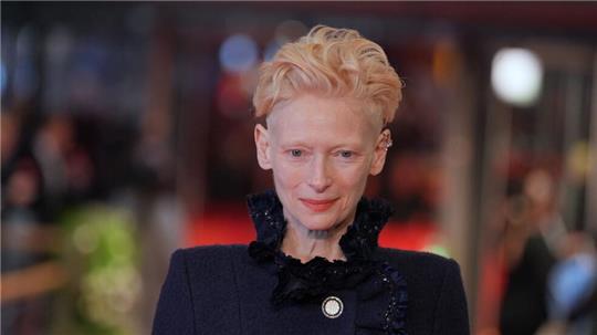 Tilda Swinton wird dieses Jahr mit dem Goldenen Ehrenbären der Berlinale geehrt. 