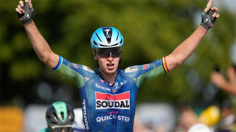 Tour: Merlier gewinnt erneut - Philipsen sucht seine Form Tim Merlier hat die 8. Etappe der Tour de France im Sprint gewonnen.