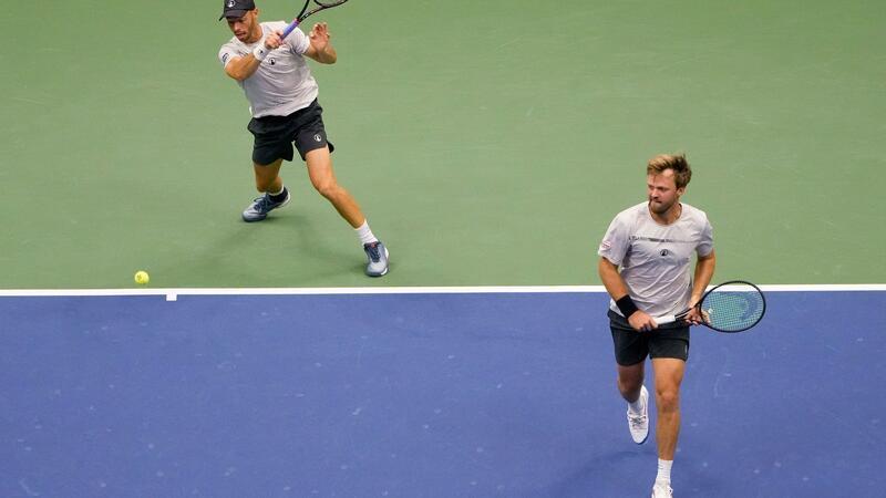 „Katastrophe“: Doppel vom US-Open-Finale direkt nach China Tim Pütz (l) und Kevin Krawietz verpassen ihren ersten gemeinsamen Grand-Slam-Titel.