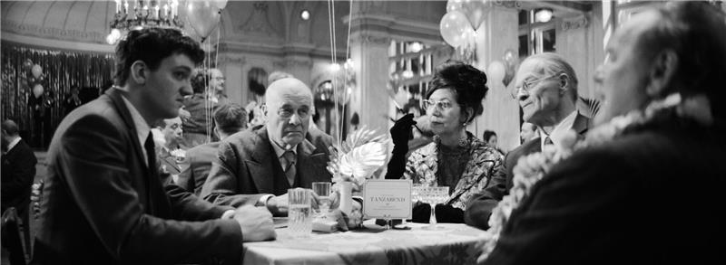 Film von Timm Kröger im Venedig-Wettbewerb Timm Kröger hat mit «Die Theorie von allem» einen Film Noir gedreht.