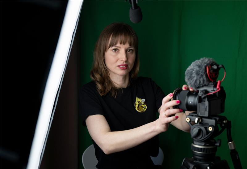 Influencerin Tina Goldschmidt klingt gerne „nach Osten” Tina Goldschmidt ist unter @schnappatmig auf Instagram und TikTok bekannt.