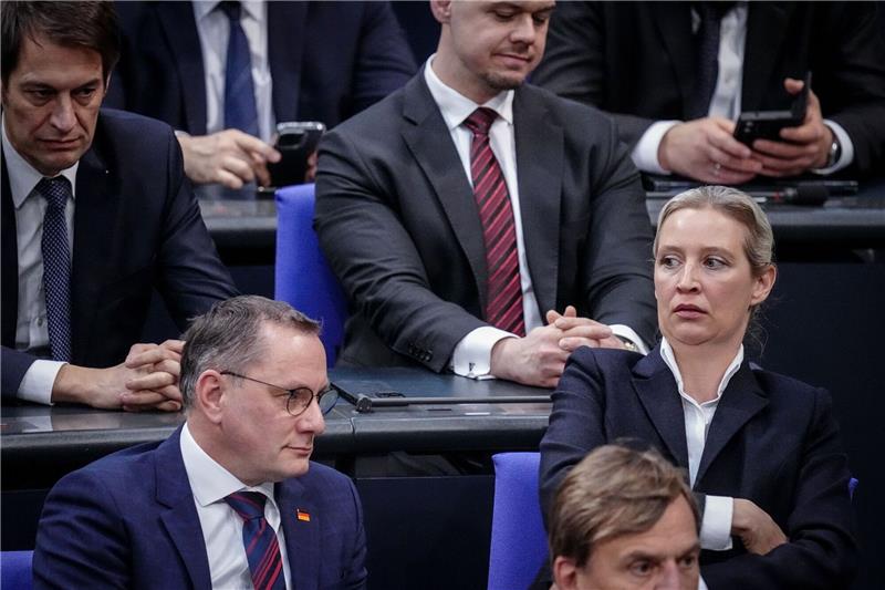AfD im Gegenwind Tino Chrupalla (l.) und Alice Weidel während der Generaldebatte zum Etat des Bundeskanzlers und des Bundeskanzleramts.