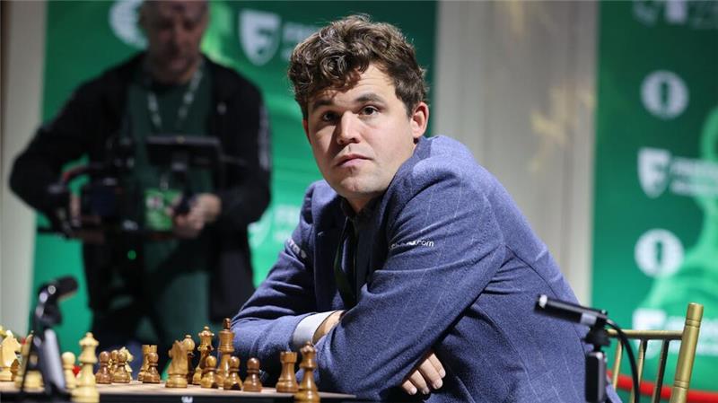 Titelverteidiger Magnus Carlsen hat nach einer Bestrafung seinen Rückzug von der Schnellschach-WM erklärt.