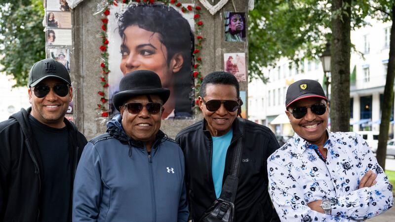 Tito Jackson (Zweiter von links) war mit seinen Brüdern Jackie und Marlon sowie seinem Sohn Taryll erst vor einer Woche in München. (Archivbild)