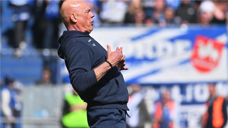 Tobte an der Seitenlinie: Bochums Trainer Uwe Rösler.