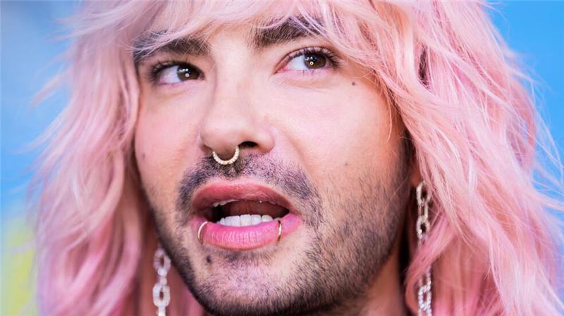 Tokio-Hotel-Frontmann Bill Kaulitz zeigte in einer Instagram-Story seine gepackten Luxuskoffer, darunter ein Notfallset des Roten Kreuzes und zwei Walkie-Talkies. (Archivbild)
