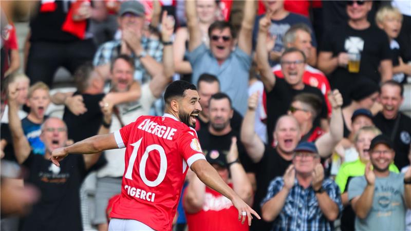 Tolcay Cigerci lässt Energie Cottbus früh jubeln. 