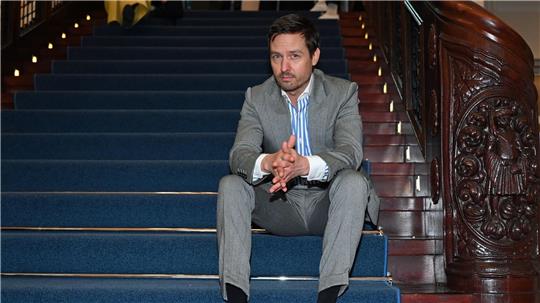 Tom Schilling spielt in „Achtsam Morden“ die Hauptrolle. (Archivbild)