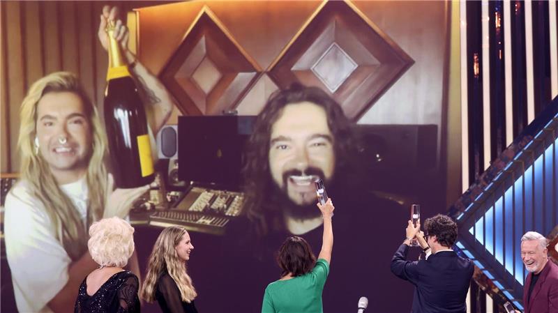 Fernsehpreis: Furtwängler rüttelt auf, Tom siegt gegen Heidi Tom und Bill Kaulitz waren in der Show zugeschaltet.