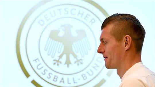 Toni Kroos bei der Pressekonferenz in Herzogenaurach.